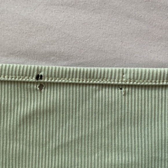 Mint green crop top- tag missing but fits like a small - Picture 2 of 2